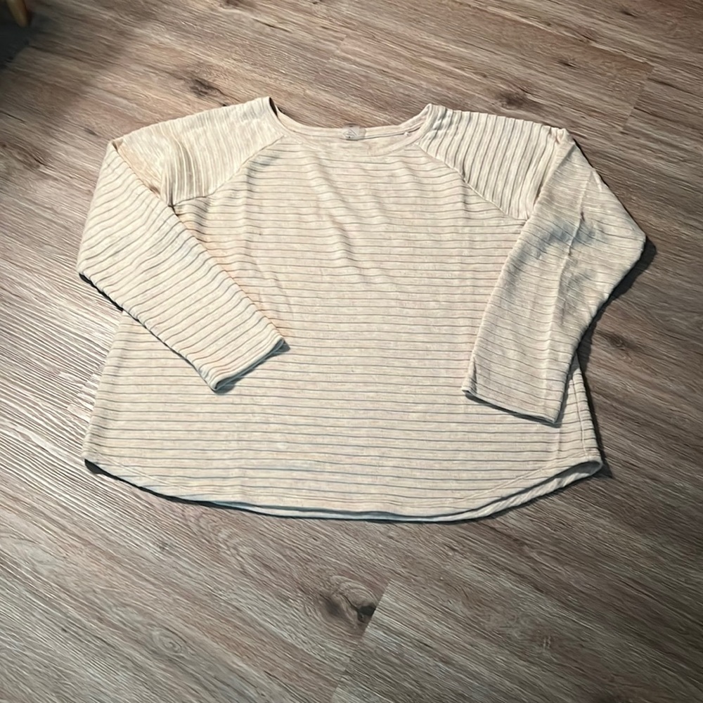 NWOT Never worn. Very soft!